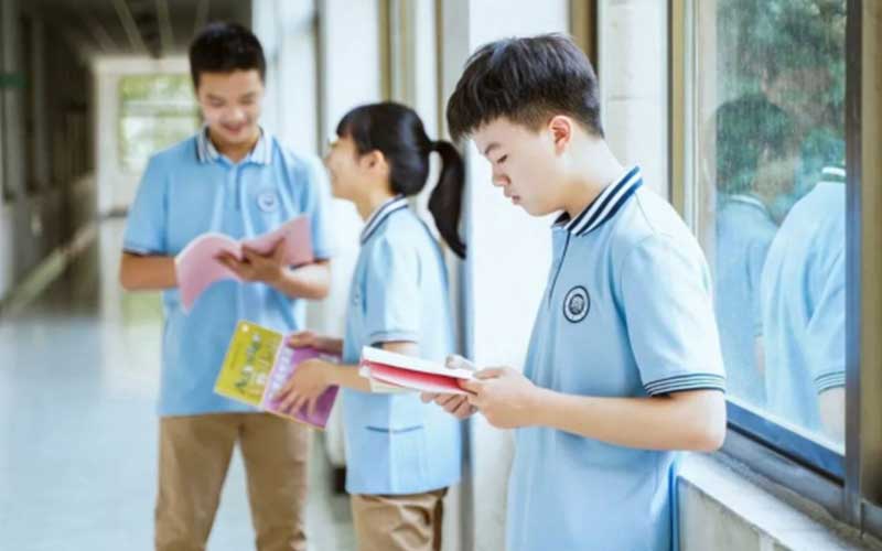 中學(xué)校服定制廠家，定做校服